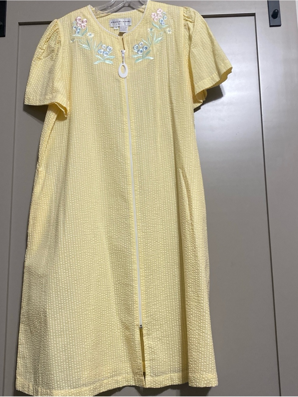Vtg 80’s NWT Miss Elaine Yellow Seersucker Housecoat Embroidered Zip-Front
